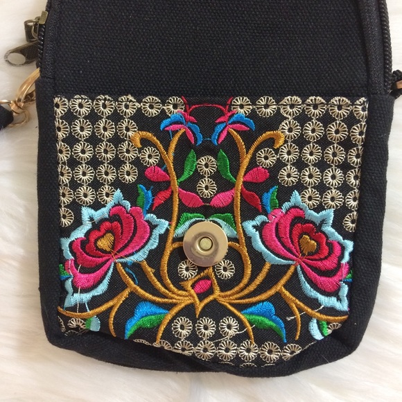 Embroidered boho crossbody bag - Picture 3 of 5
